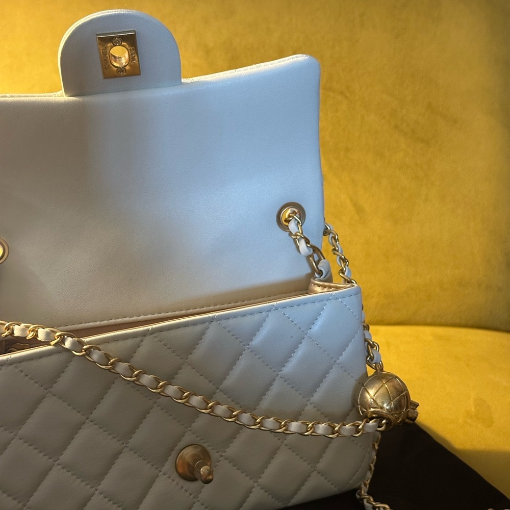 Elegant Leather Quilted White Bag with Gold Chain